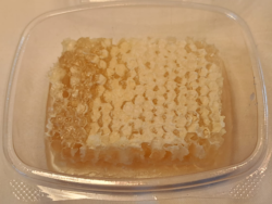Cut Comb Honey - Straight from the Hive! c200g